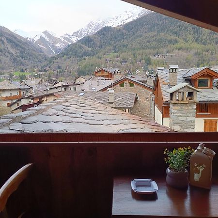 Hotel Lo Campagnar Courmayeur Exterior photo