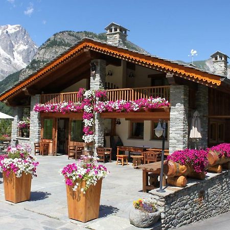 Hotel Lo Campagnar Courmayeur Exterior photo
