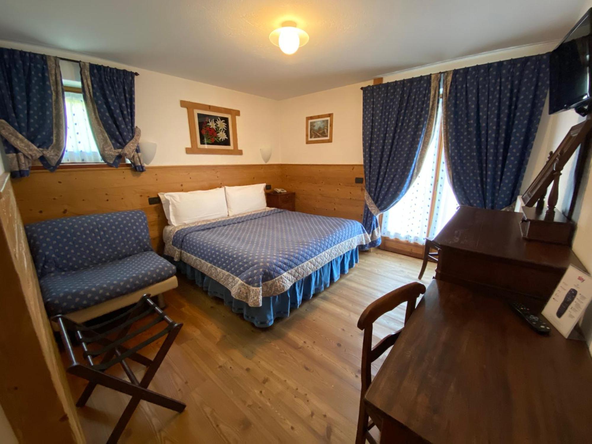 Hotel Lo Campagnar Courmayeur Exterior photo