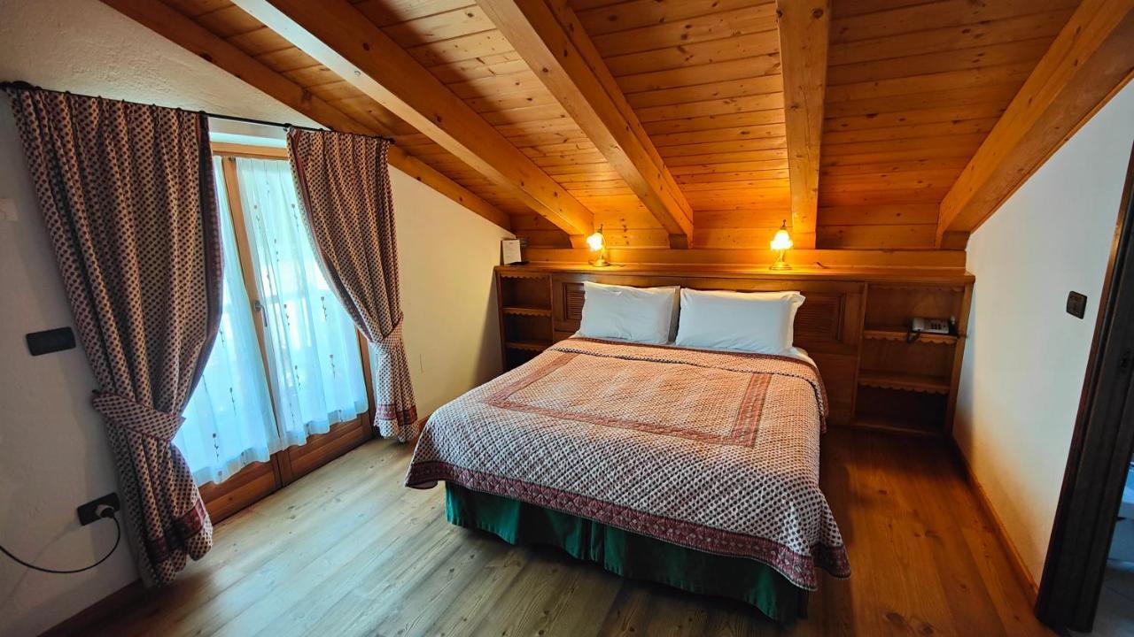 Hotel Lo Campagnar Courmayeur Exterior photo