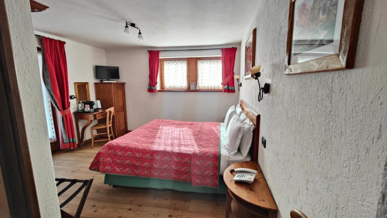 Hotel Lo Campagnar Courmayeur Exterior photo