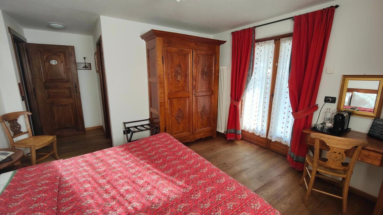 Hotel Lo Campagnar Courmayeur Exterior photo