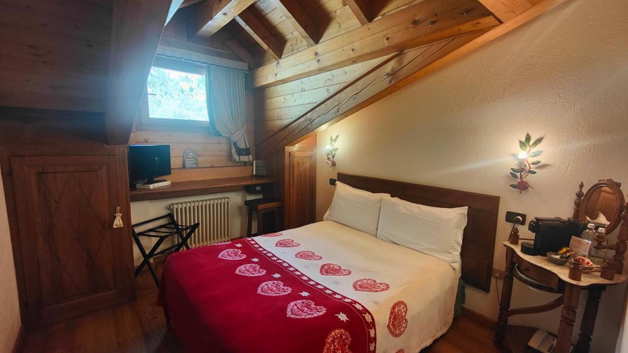 Hotel Lo Campagnar Courmayeur Exterior photo