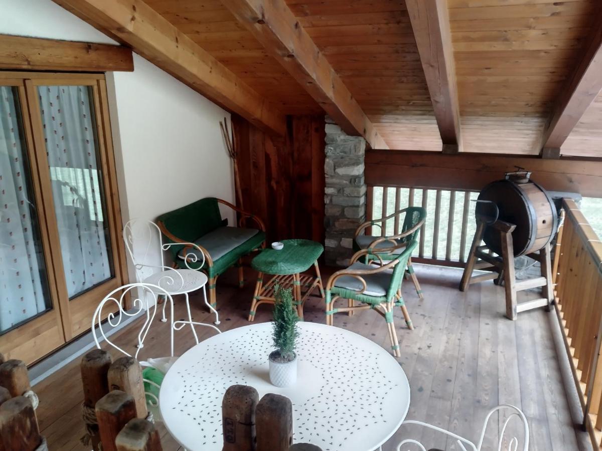 Hotel Lo Campagnar Courmayeur Exterior photo