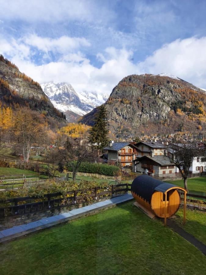 Hotel Lo Campagnar Courmayeur Exterior photo