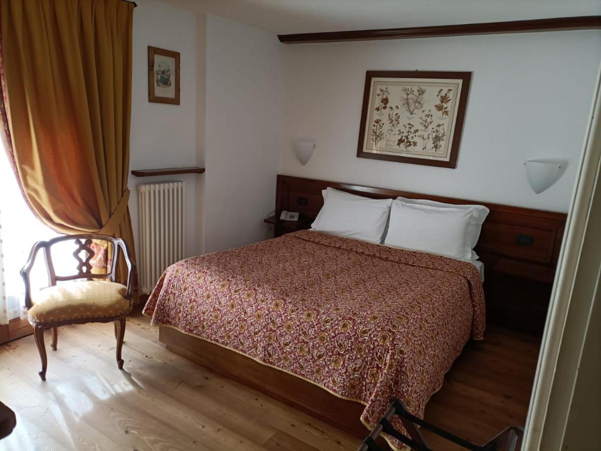 Hotel Lo Campagnar Courmayeur Exterior photo