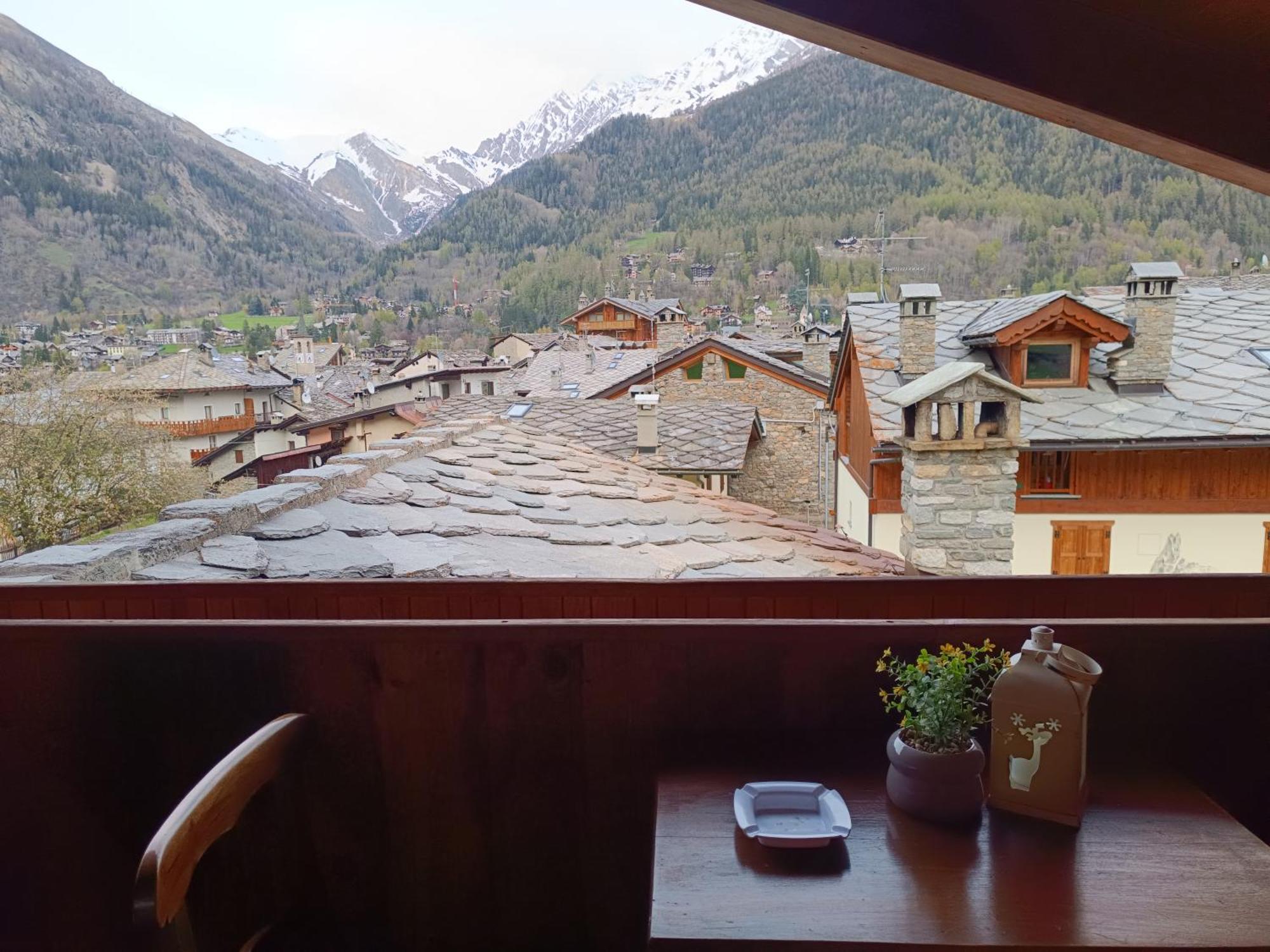 Hotel Lo Campagnar Courmayeur Exterior photo