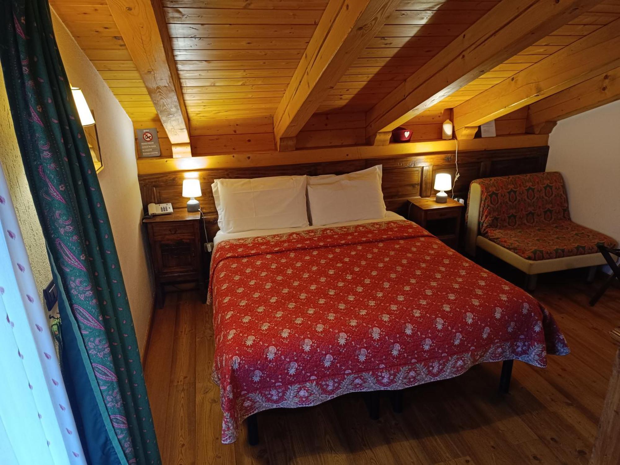 Hotel Lo Campagnar Courmayeur Exterior photo