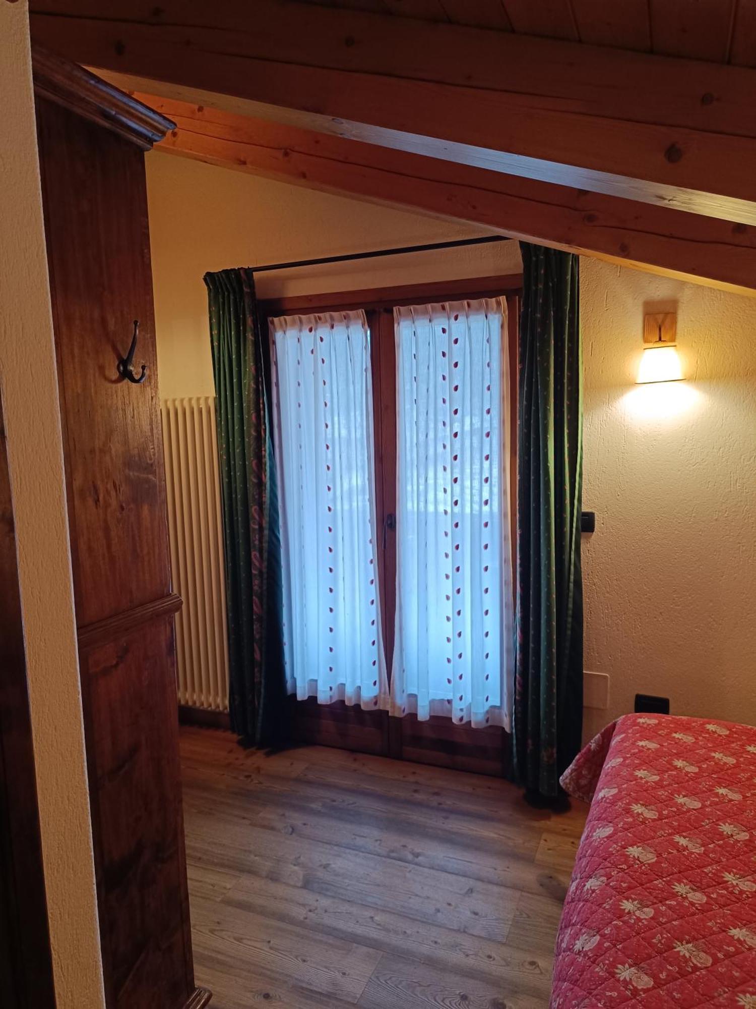 Hotel Lo Campagnar Courmayeur Exterior photo