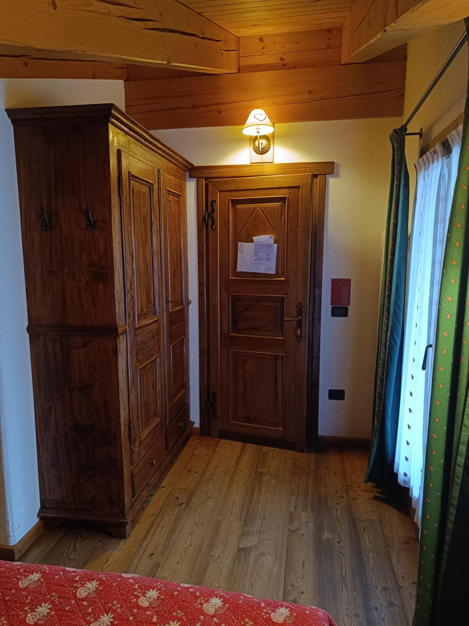 Hotel Lo Campagnar Courmayeur Exterior photo