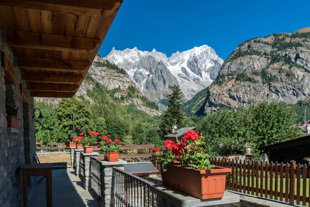 Hotel Lo Campagnar Courmayeur Exterior photo