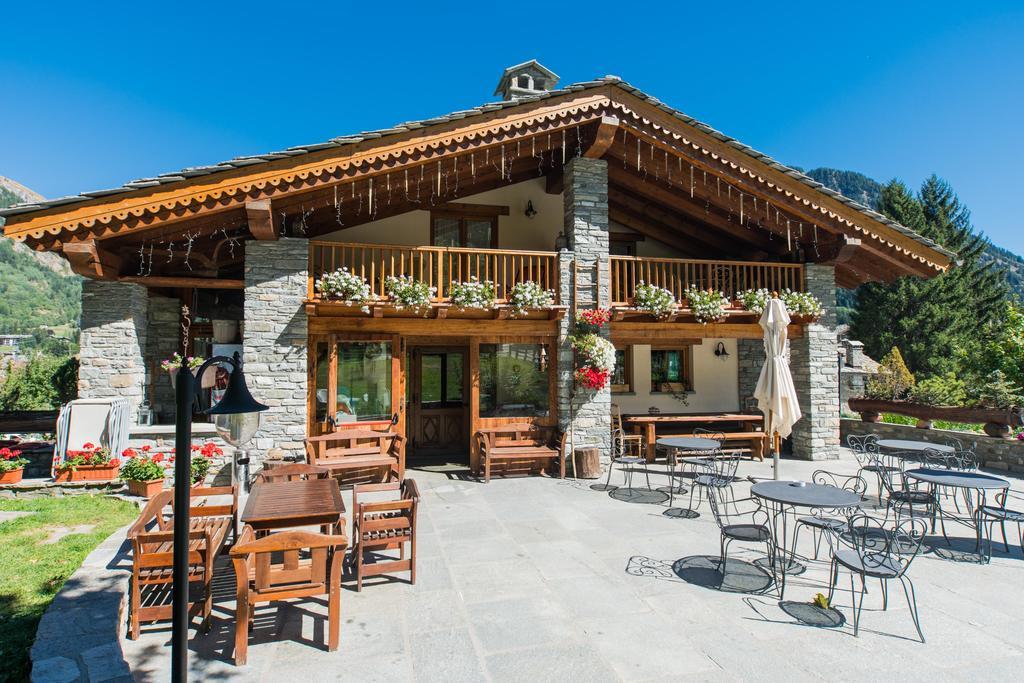 Hotel Lo Campagnar Courmayeur Exterior photo