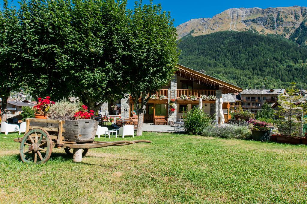 Hotel Lo Campagnar Courmayeur Exterior photo