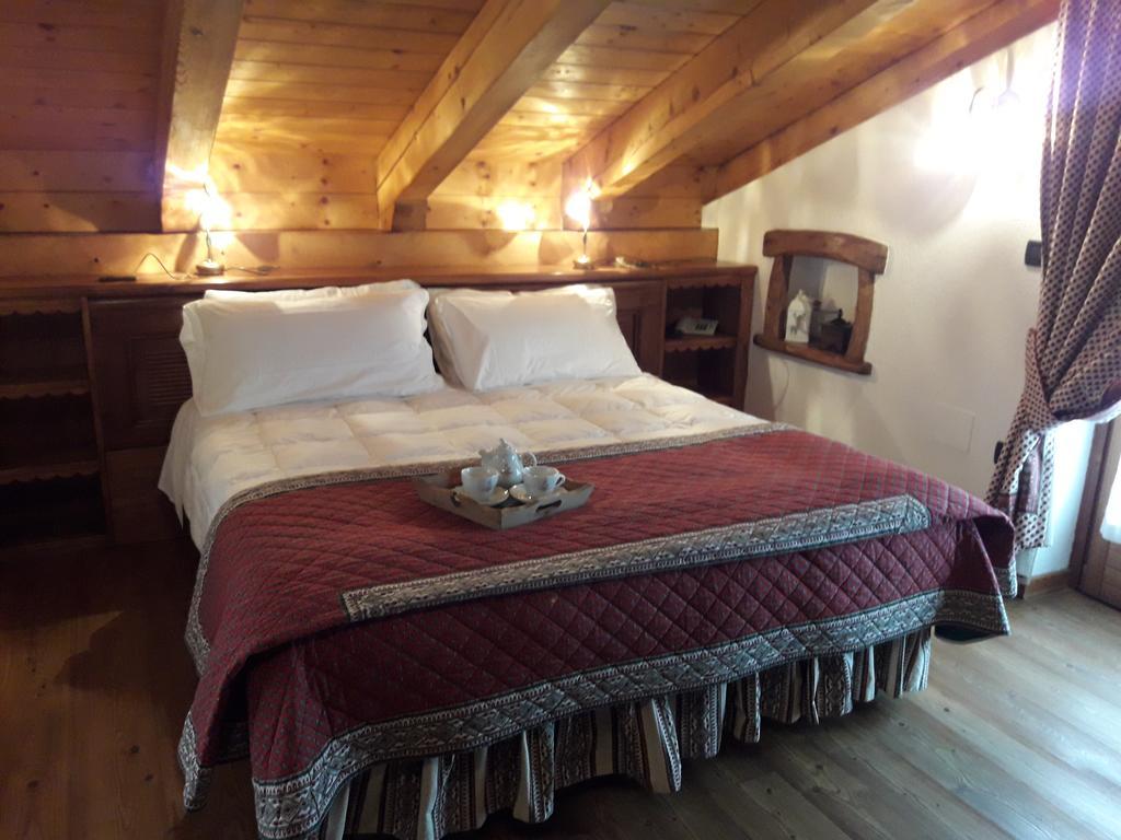 Hotel Lo Campagnar Courmayeur Exterior photo