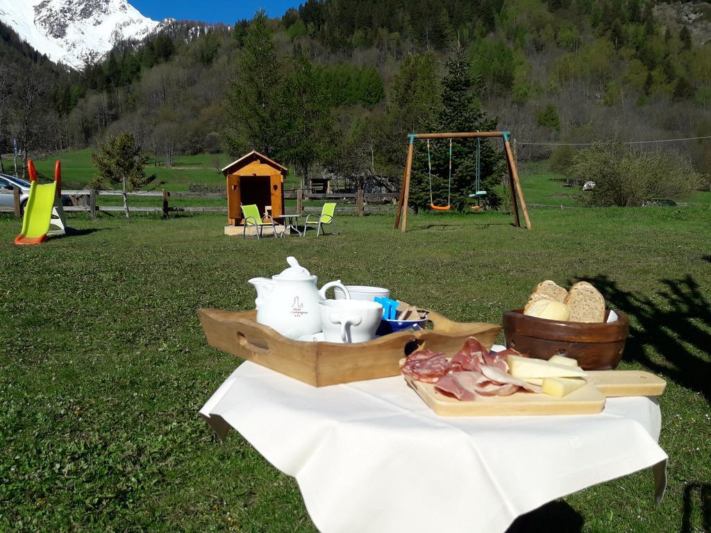 Hotel Lo Campagnar Courmayeur Exterior photo