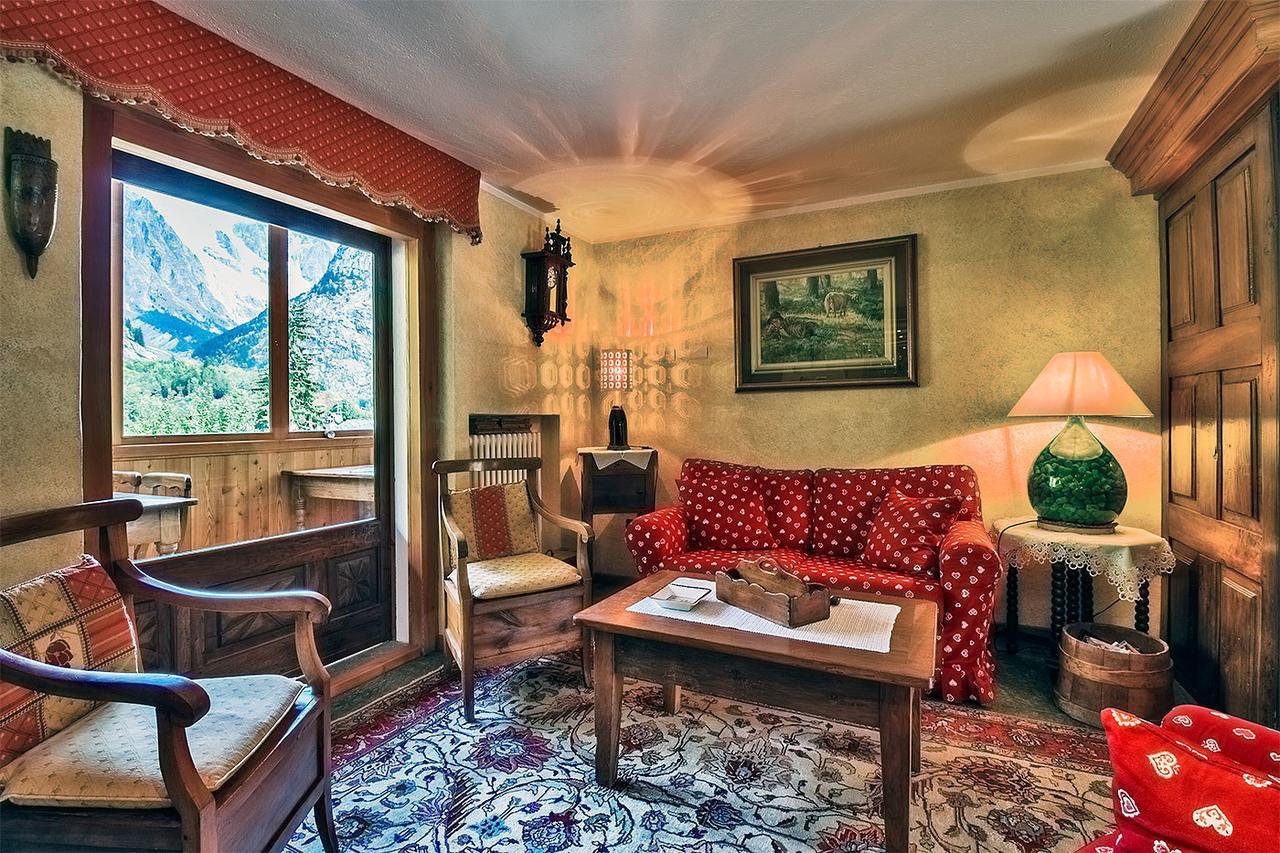 Hotel Lo Campagnar Courmayeur Exterior photo