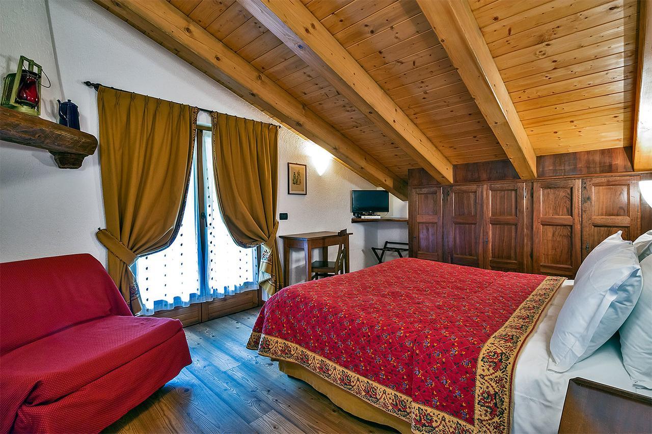 Hotel Lo Campagnar Courmayeur Exterior photo