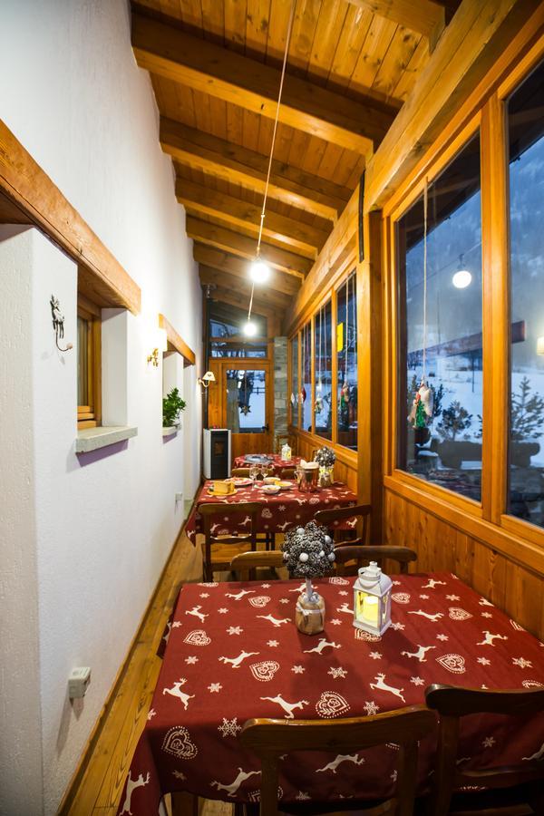 Hotel Lo Campagnar Courmayeur Exterior photo