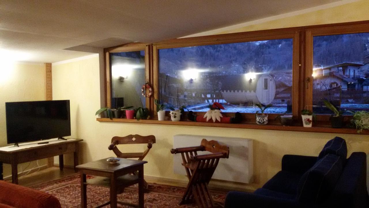 Hotel Lo Campagnar Courmayeur Exterior photo