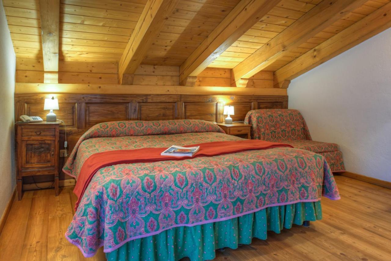 Hotel Lo Campagnar Courmayeur Exterior photo