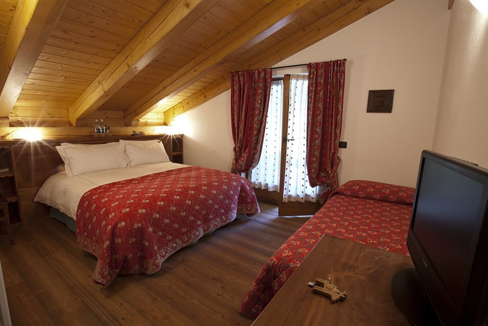 Hotel Lo Campagnar Courmayeur Exterior photo
