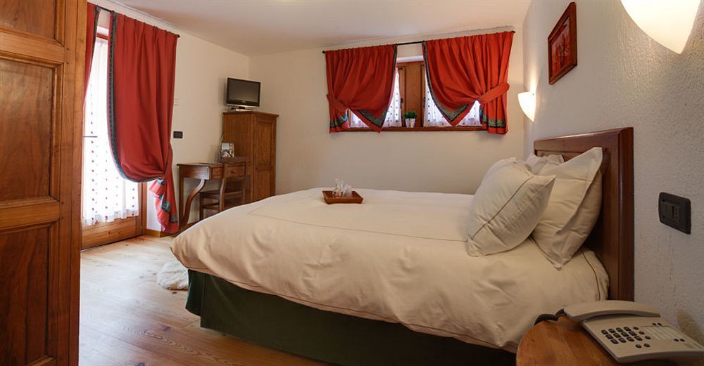 Hotel Lo Campagnar Courmayeur Exterior photo