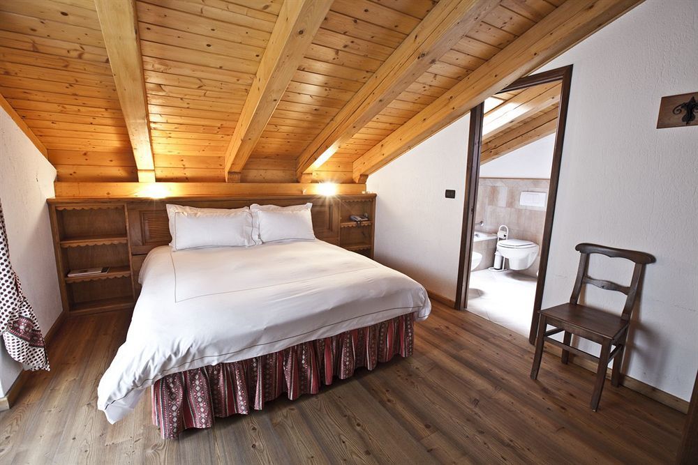 Hotel Lo Campagnar Courmayeur Exterior photo