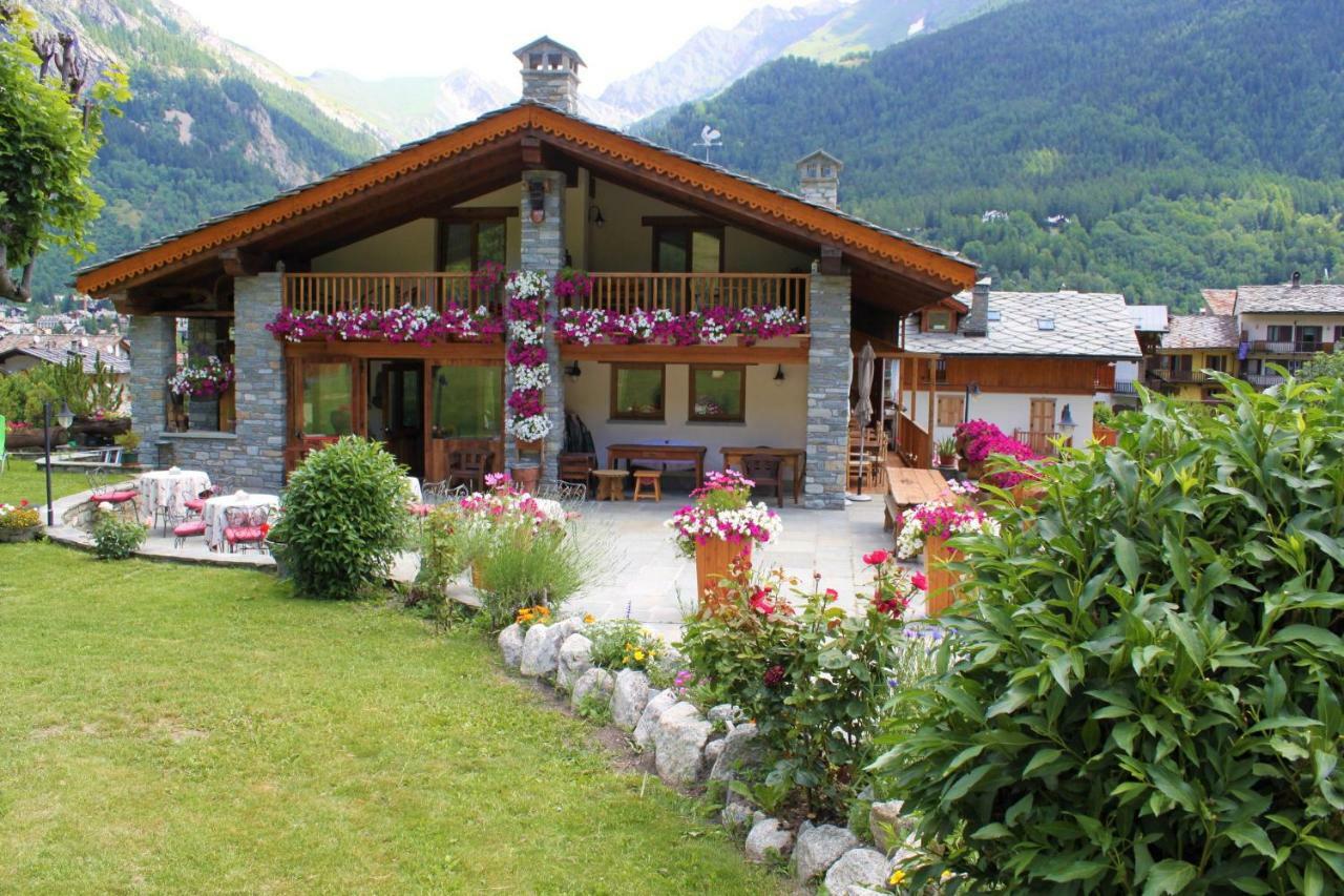 Hotel Lo Campagnar Courmayeur Exterior photo