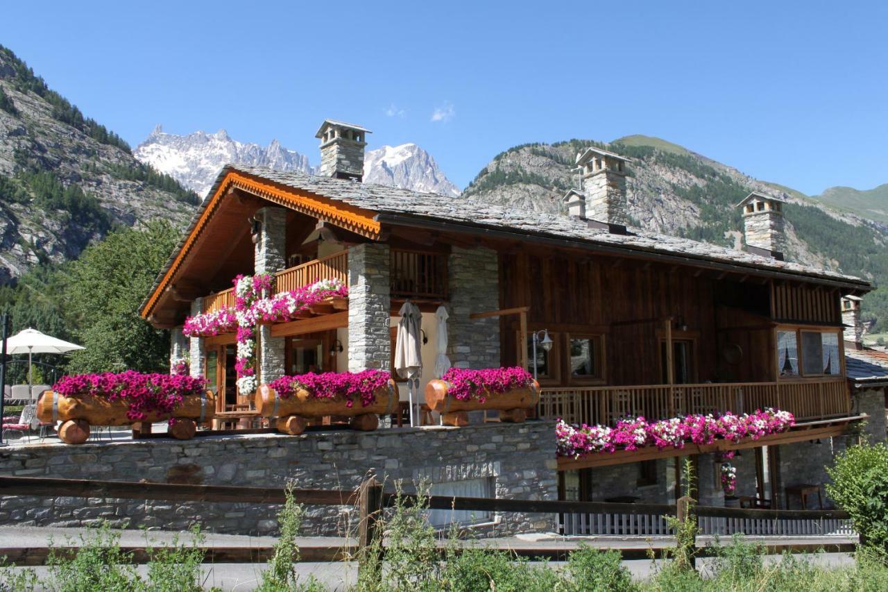 Hotel Lo Campagnar Courmayeur Exterior photo