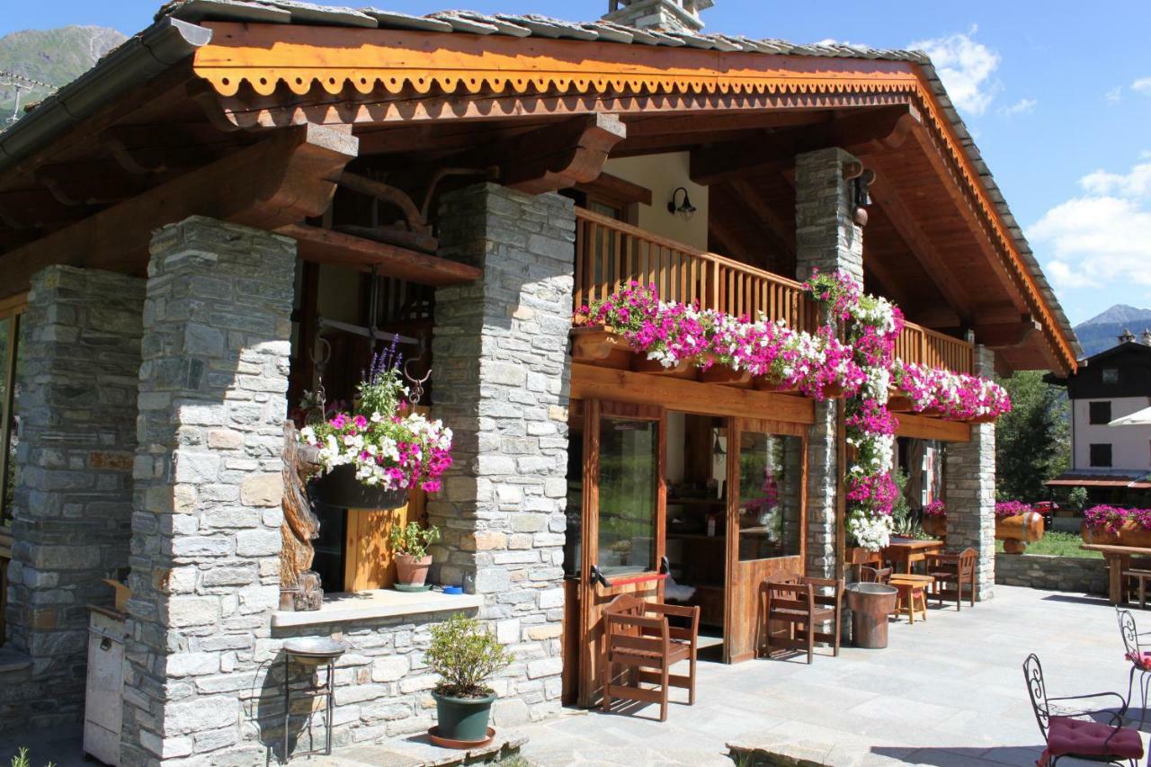 Hotel Lo Campagnar Courmayeur Exterior photo