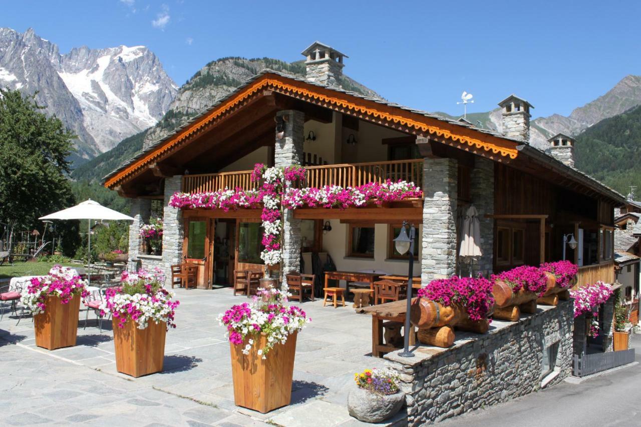 Hotel Lo Campagnar Courmayeur Exterior photo