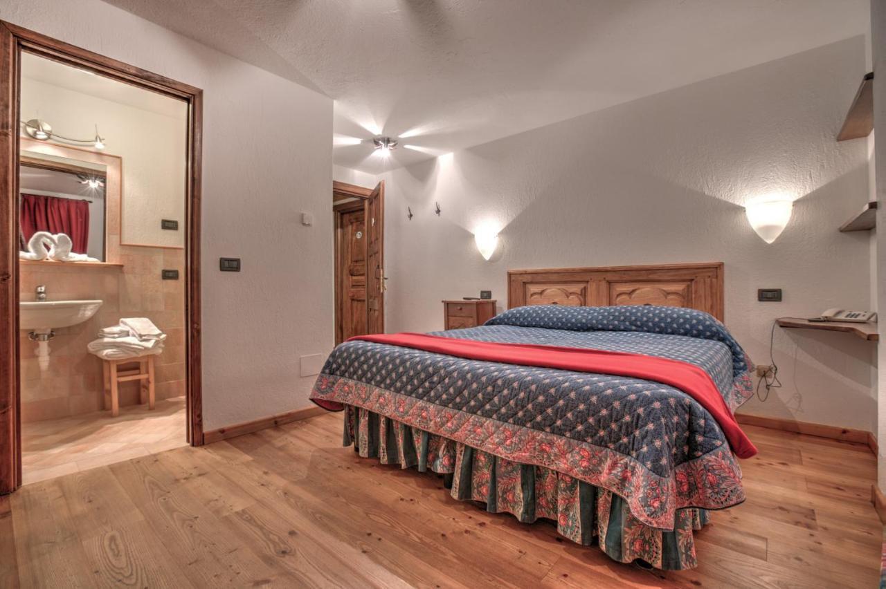 Hotel Lo Campagnar Courmayeur Exterior photo